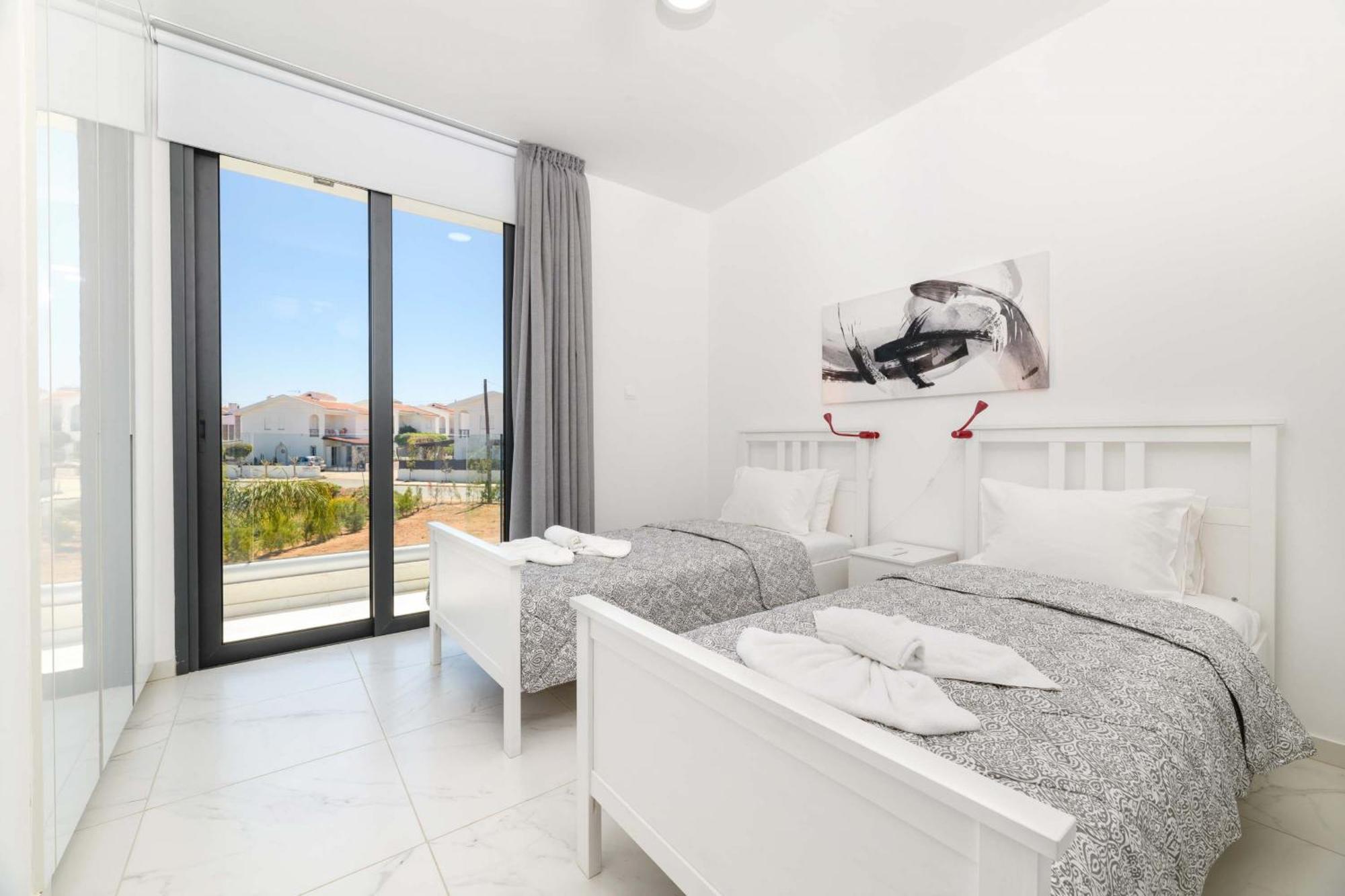 By The Beach - Royal Sapphire Villa Protaras Extérieur photo